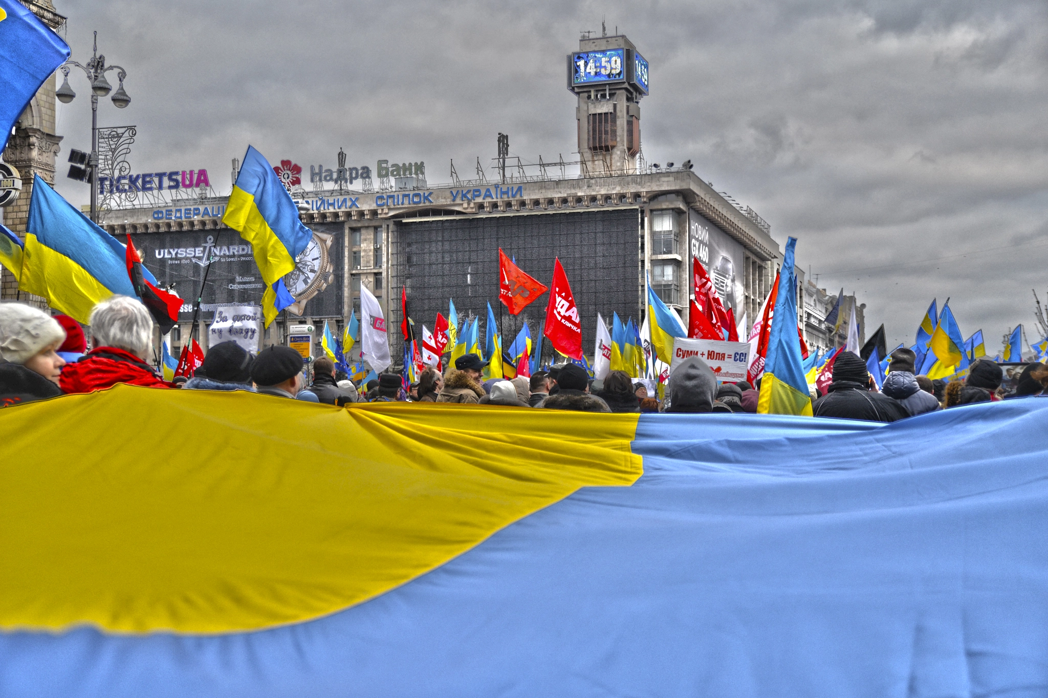 Nikon D3100 + Sigma 18-50mm F2.8 EX DC Macro sample photo. Euromaidan ukraine 2013-2014 photography