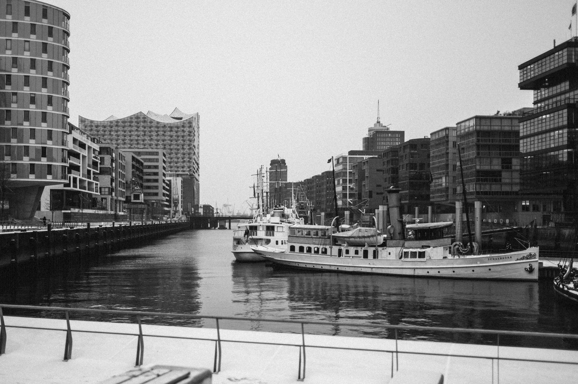 Leica Summilux-M 35mm F1.4 ASPH sample photo. Leica m monochrome photography