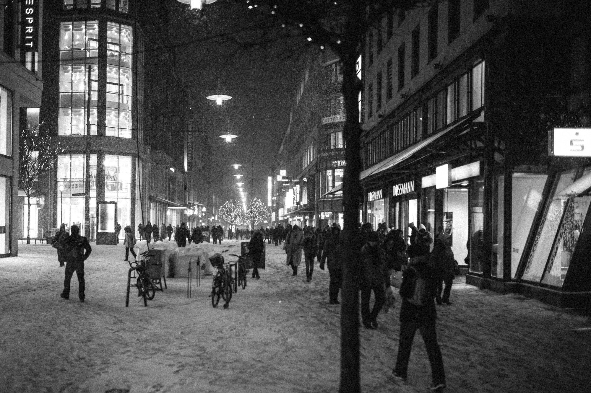 Leica Summilux-M 35mm F1.4 ASPH sample photo. Leica m monochrome photography