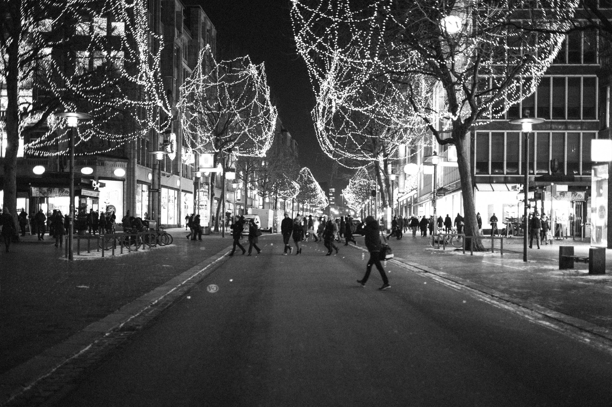 Leica Summilux-M 35mm F1.4 ASPH sample photo. Leica m monochrome photography