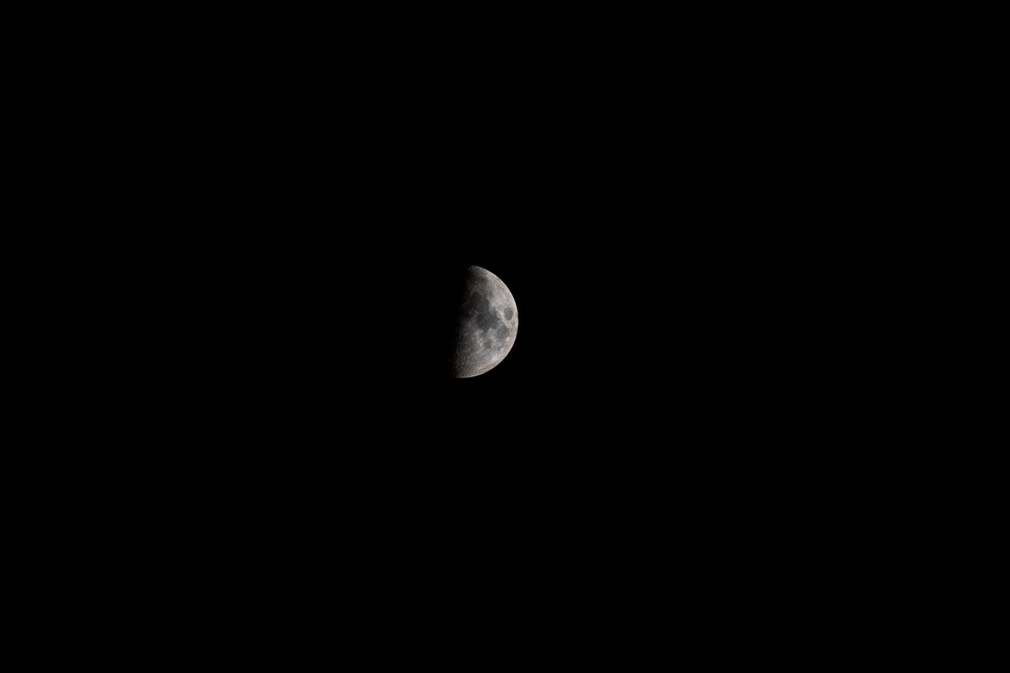 Sigma 70-300mm F4-5.6 APO DG Macro sample photo. Half moon photography