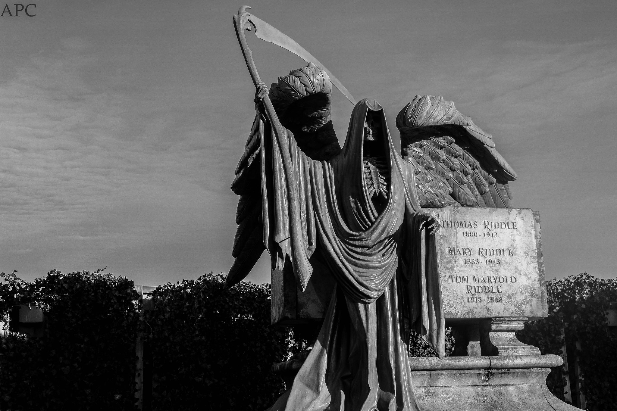 Canon EF-S 18-55mm F3.5-5.6 sample photo. Tom riddles grave photography