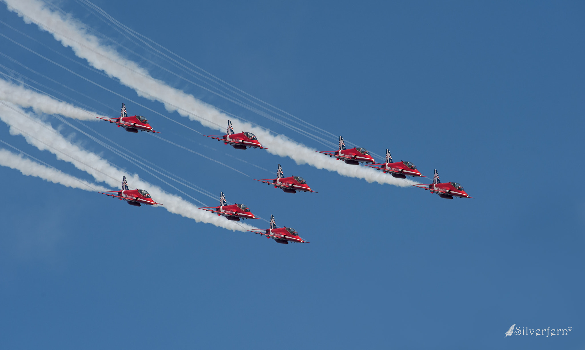 Nikon AF-S Nikkor 300mm F2.8G ED-IF VR sample photo. Red arrows at duxford photography