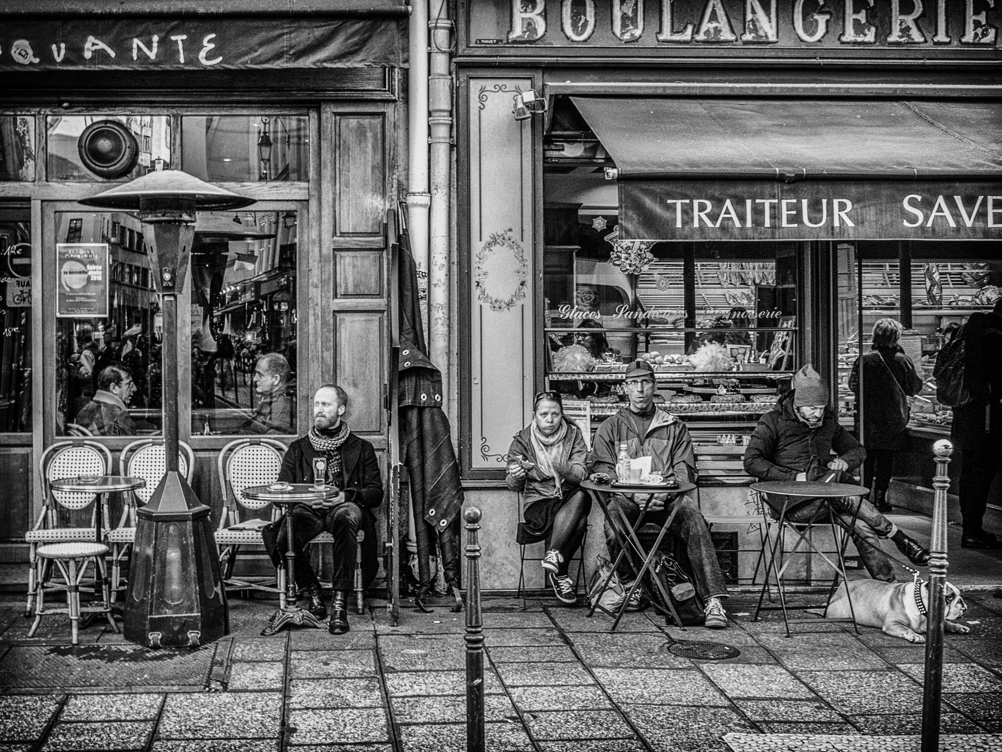 Olympus PEN E-PL6 + LUMIX G 20/F1.7 II sample photo. Characters at a parisian terrace... photography