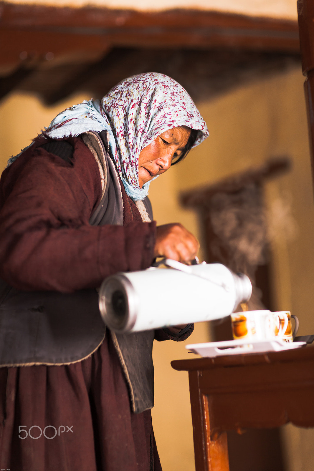 Canon EOS 5D + Canon EF 85mm F1.2L II USM sample photo. Woman serving tea at home stay. photography