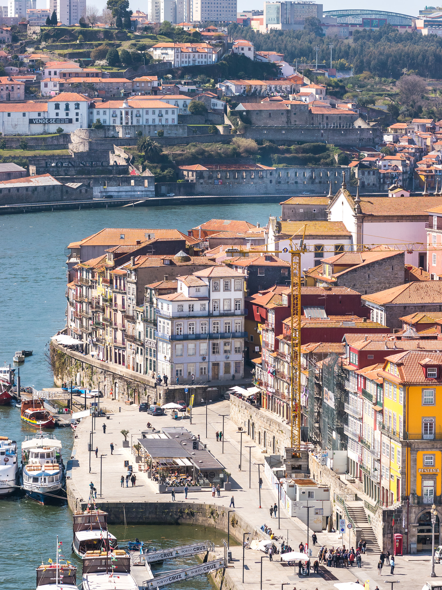 Panasonic Lumix DMC-G5 + Olympus M.Zuiko Digital ED 75mm F1.8 sample photo. Douro along the city photography