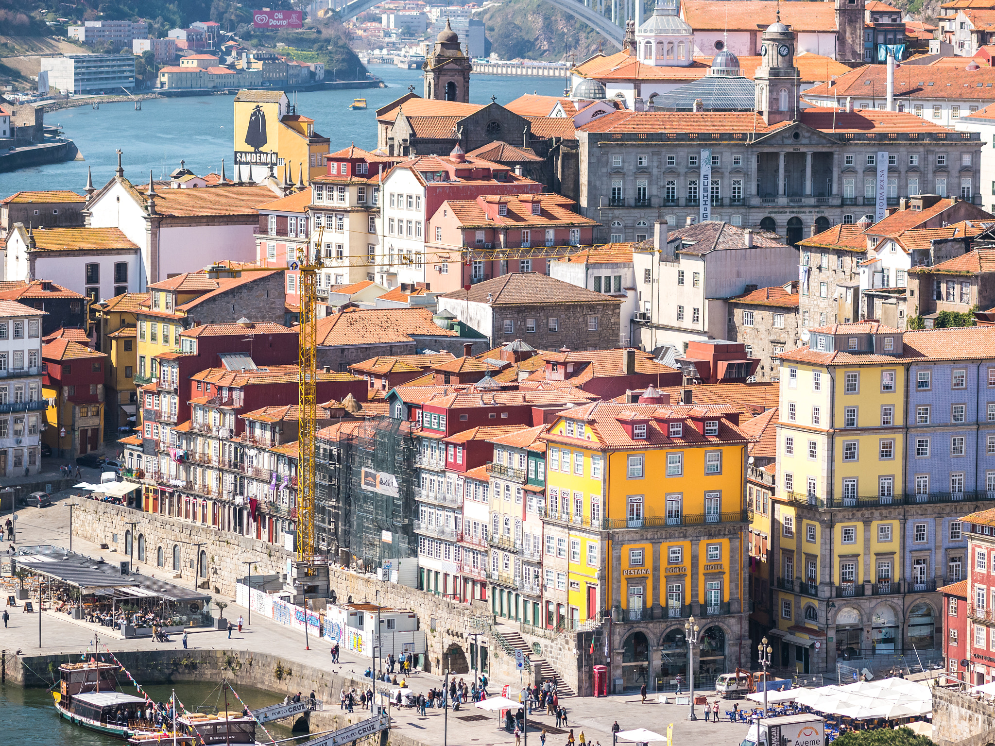 Panasonic Lumix DMC-G5 + Olympus M.Zuiko Digital ED 75mm F1.8 sample photo. Porto colored architecture photography