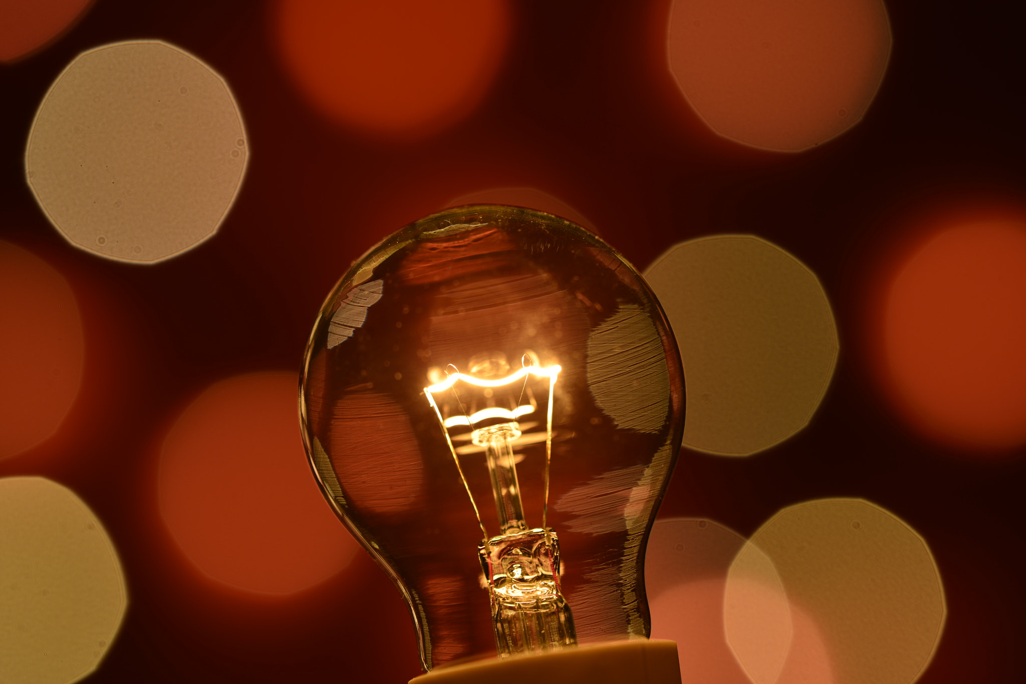 ZEISS Apo Sonnar T* 135mm F2 sample photo. Lightbulb / glühlampe photography