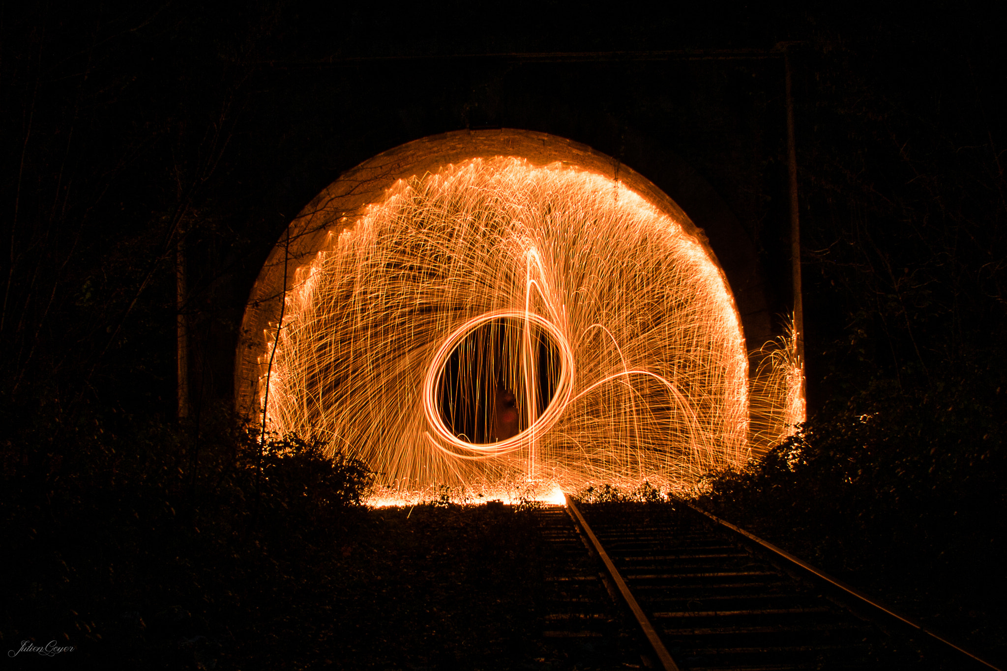 Sony DT 18-70mm F3.5-5.6 sample photo. Tunnel enflamé photography