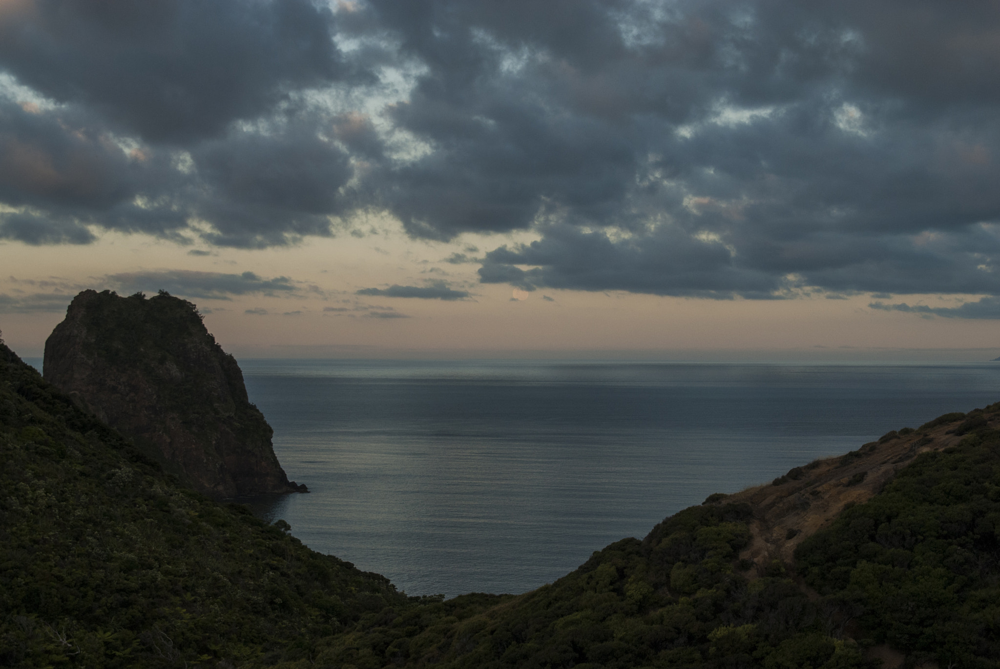 Nikon D200 + Sigma 18-200mm F3.5-6.3 DC sample photo. Sunset - moonrise photography