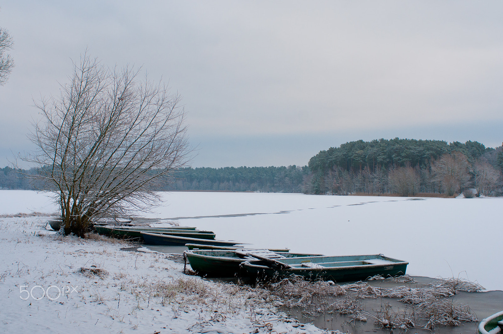 Nikon D300 + Nikon AF Nikkor 28mm F2.8D sample photo. Winter lake photography