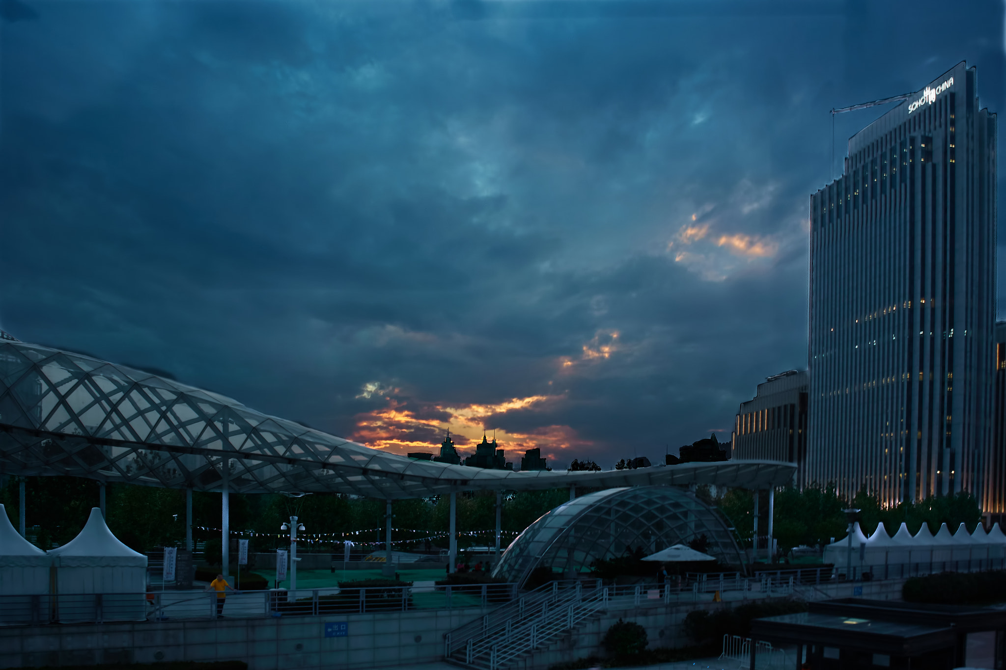 Nikon 1 J4 sample photo. The bund photography