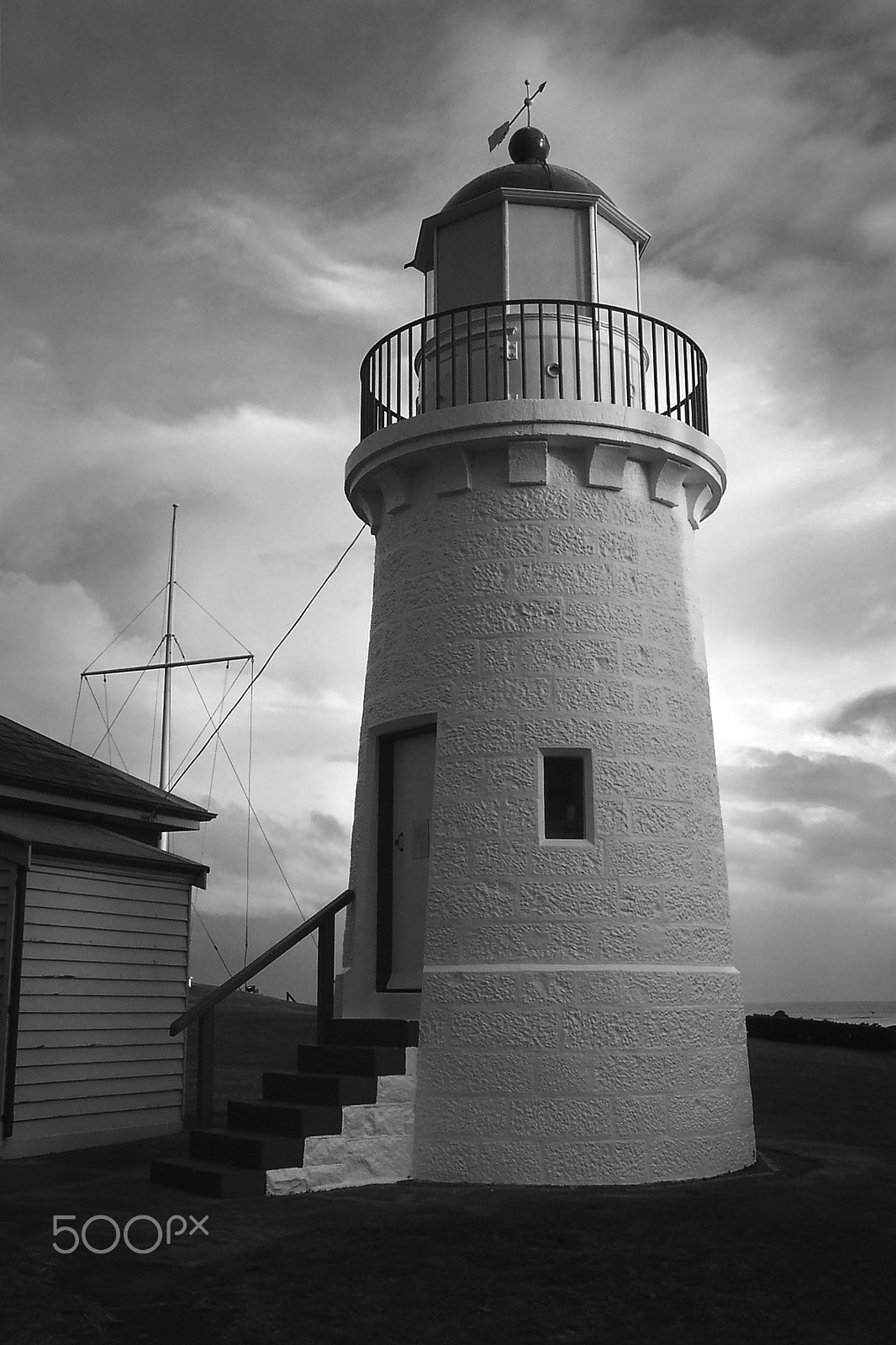 Kodak DX4330 DIGITAL CAMERA sample photo. Warnambool lighthouse 1 bw photography