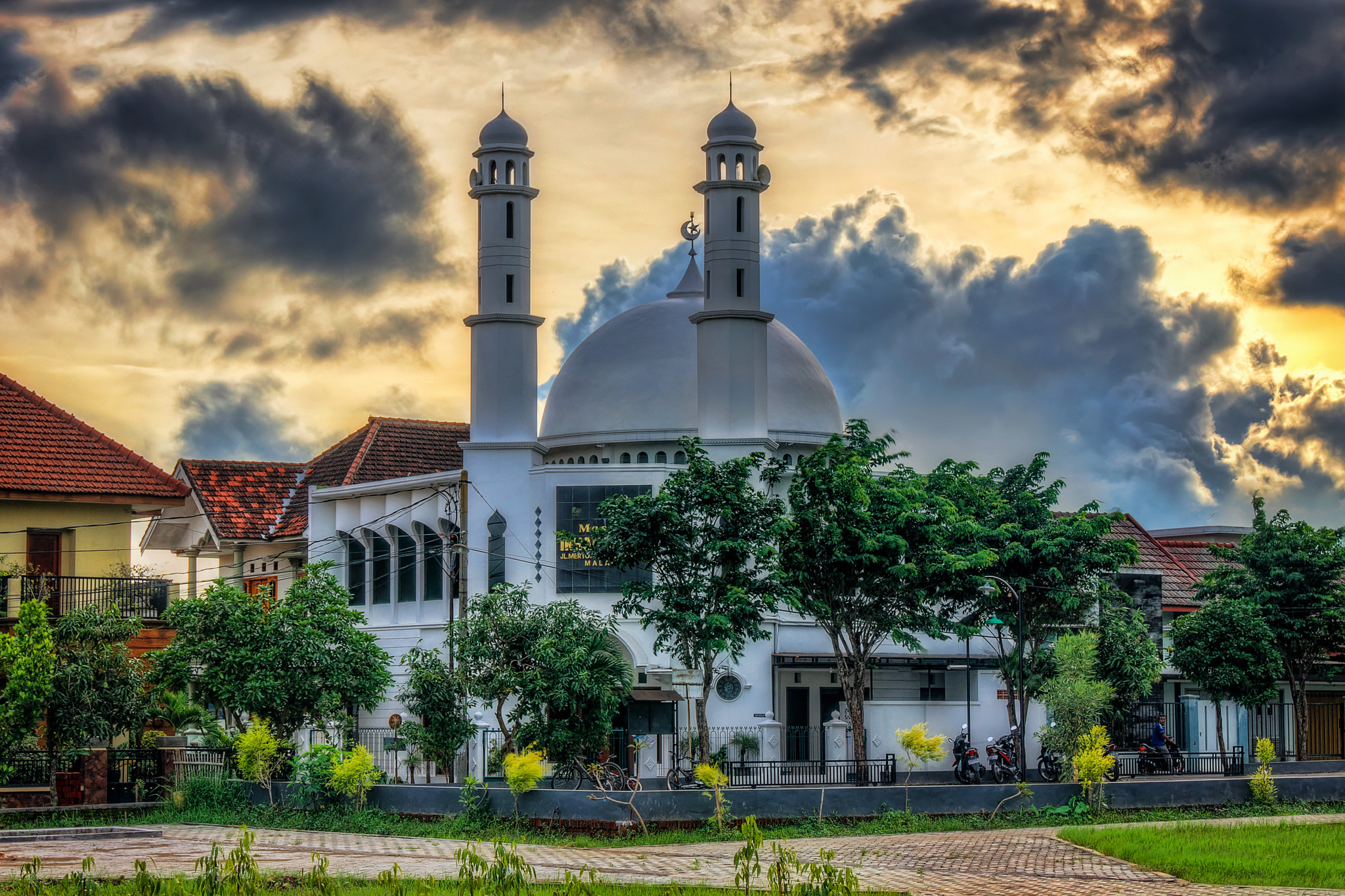 Sony Alpha DSLR-A560 sample photo. Masjid merjosari photography