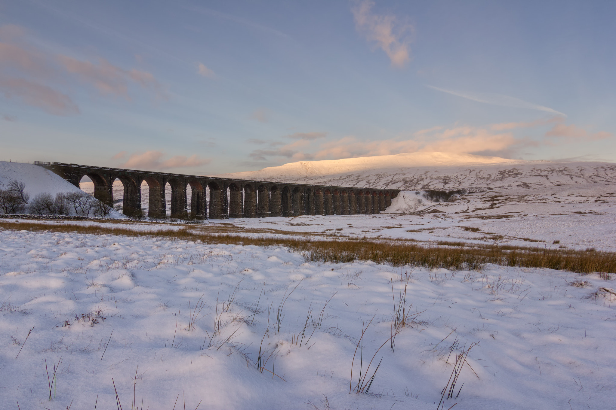 Canon EOS 550D (EOS Rebel T2i / EOS Kiss X4) sample photo. Ribblehead at sunrise. photography