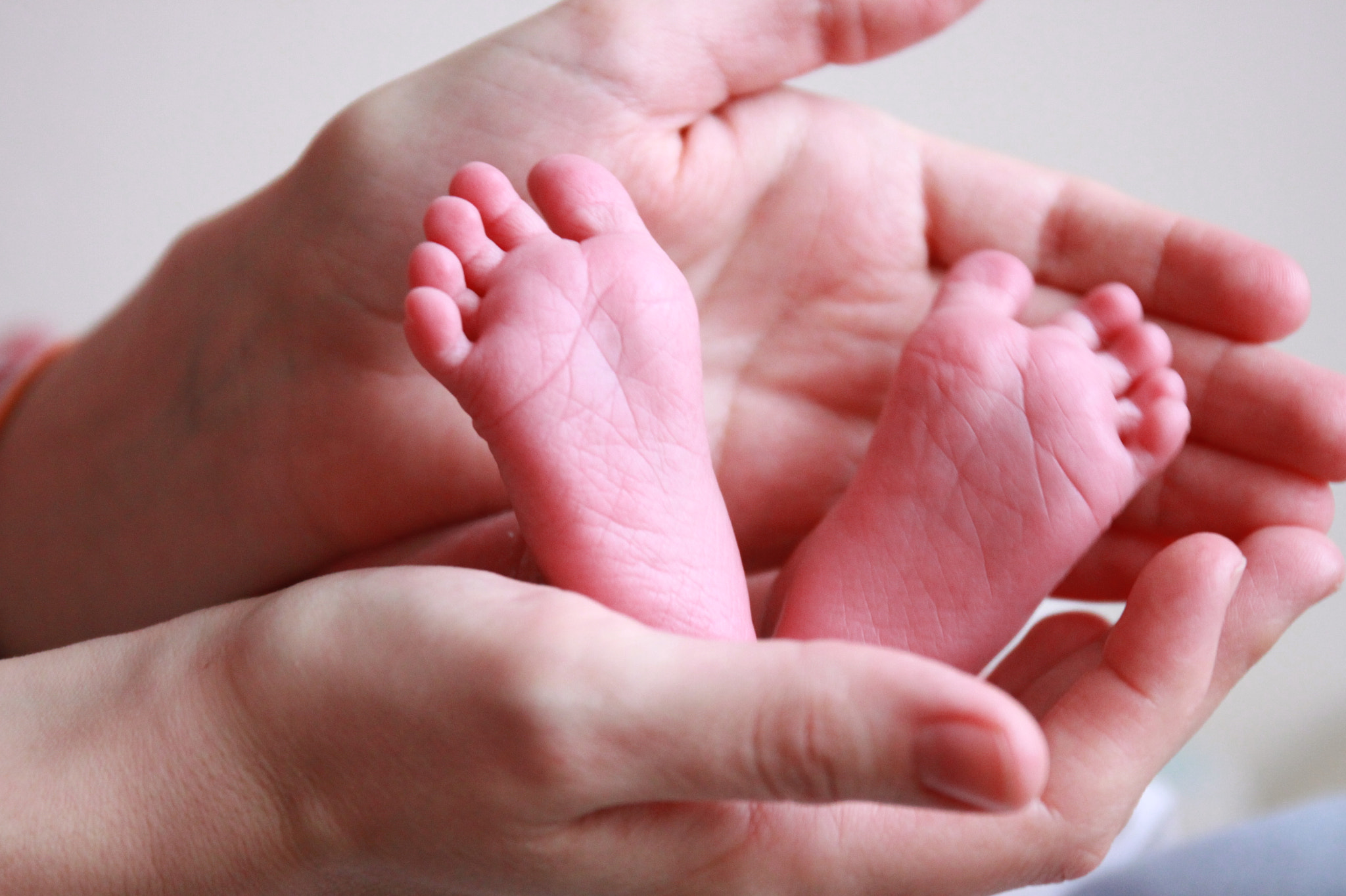 Canon EF 24-70mm F4L IS USM sample photo. Babyfeet photography