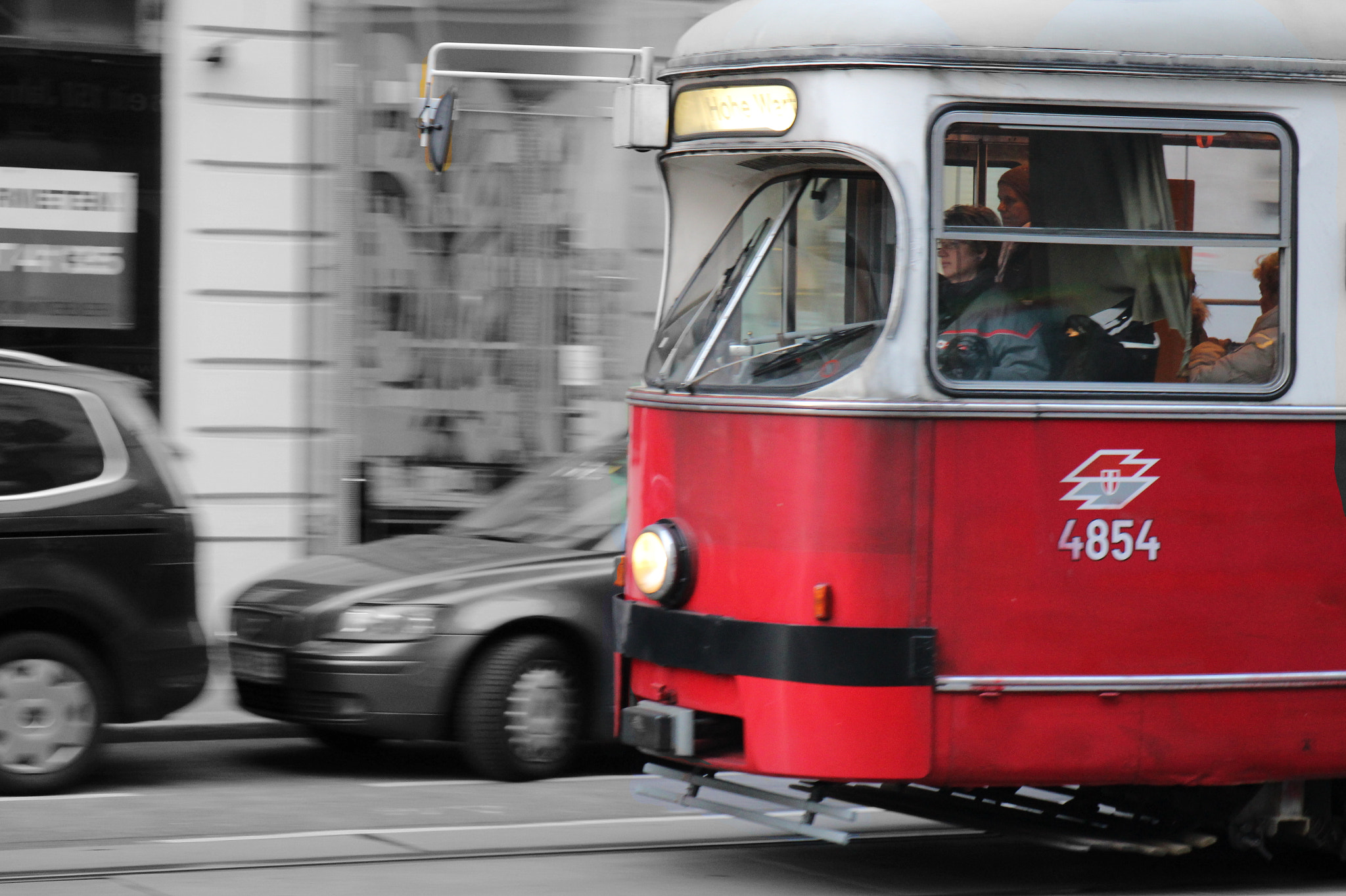 Canon EF 24-70mm F4L IS USM sample photo. Tram photography