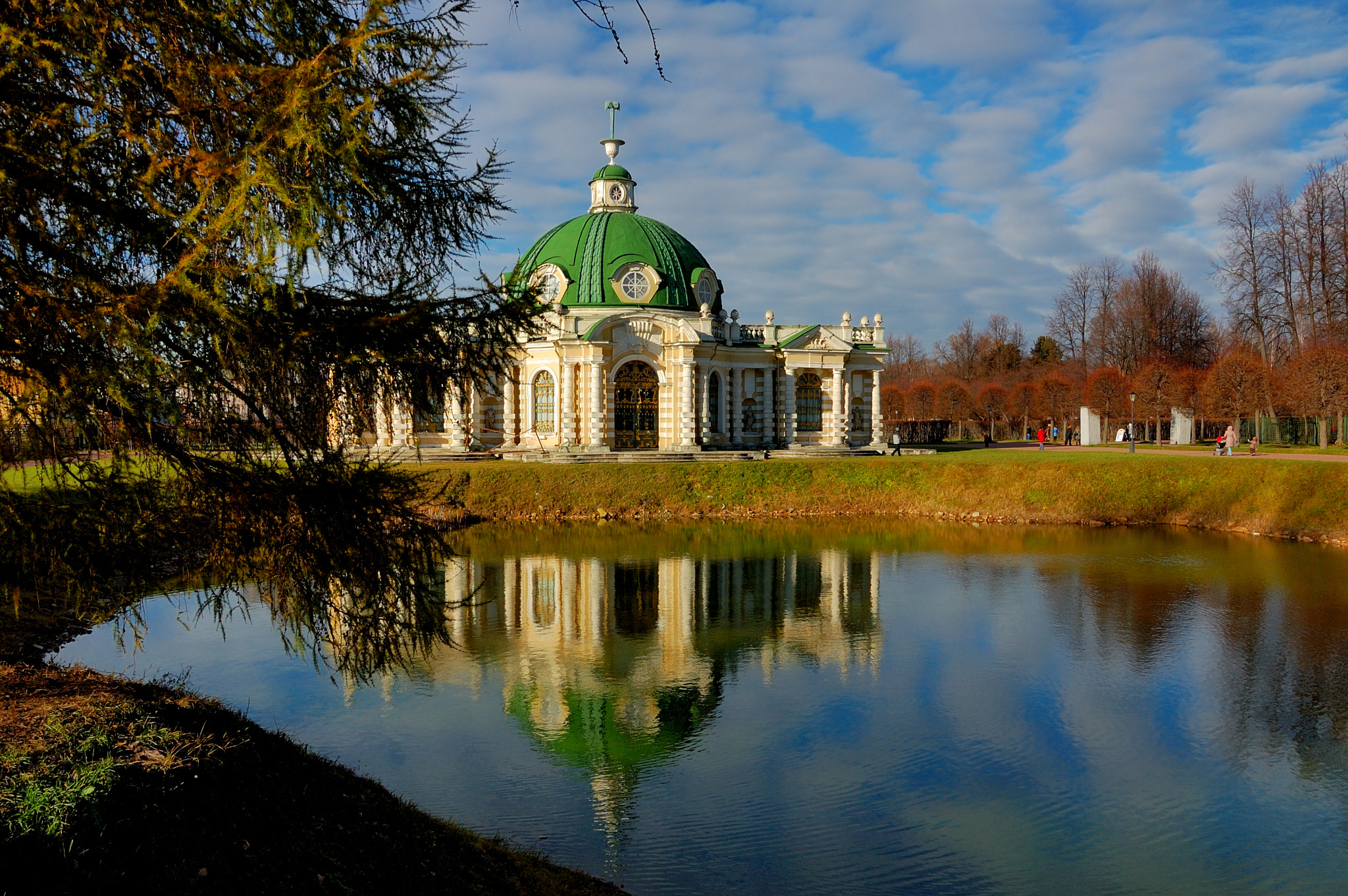 Nikon D40 + Sigma 18-50mm F2.8 EX DC Macro sample photo. Little palace photography