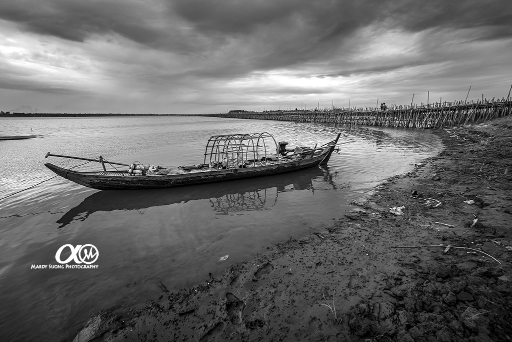 Sony Vario-Sonnar T* 16-35mm F2.8 ZA SSM II sample photo. Fishing boat and bders bridge ! (ខេត្តកំពង់ចាម) photography