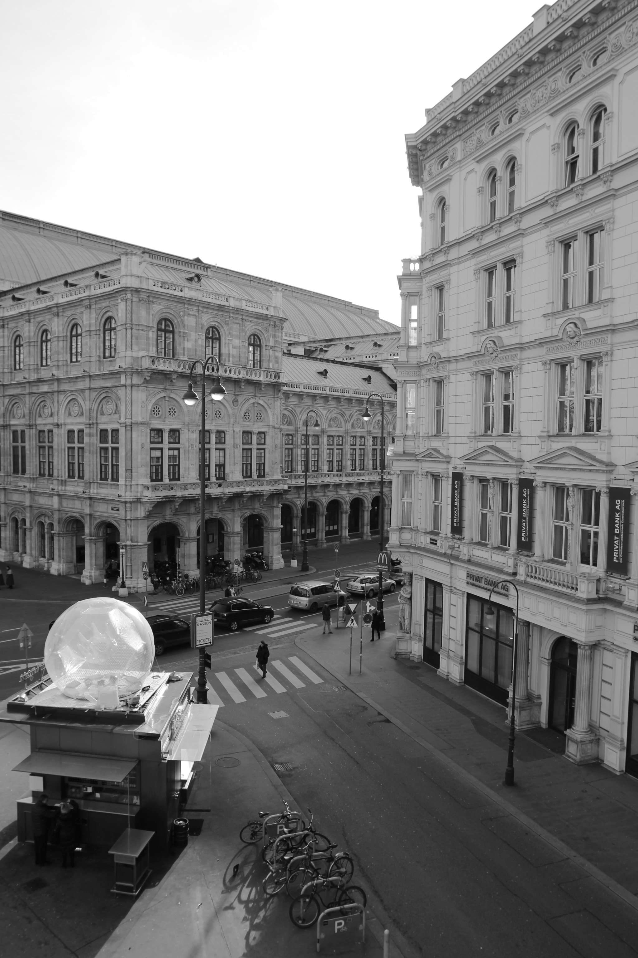 Canon EF 16-35mm F2.8L II USM sample photo. Wien street 1 photography