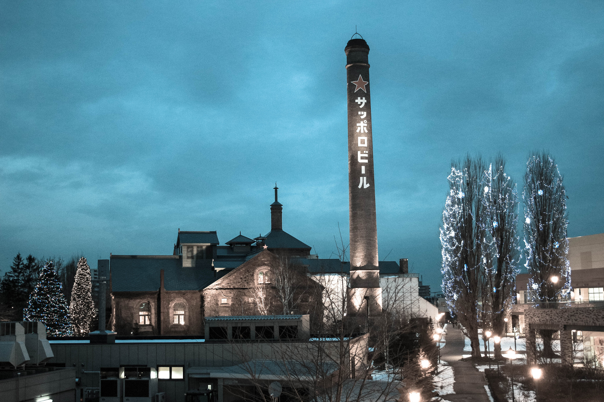 Canon EOS 100D (EOS Rebel SL1 / EOS Kiss X7) sample photo. Sapporo beer factory at christmas photography