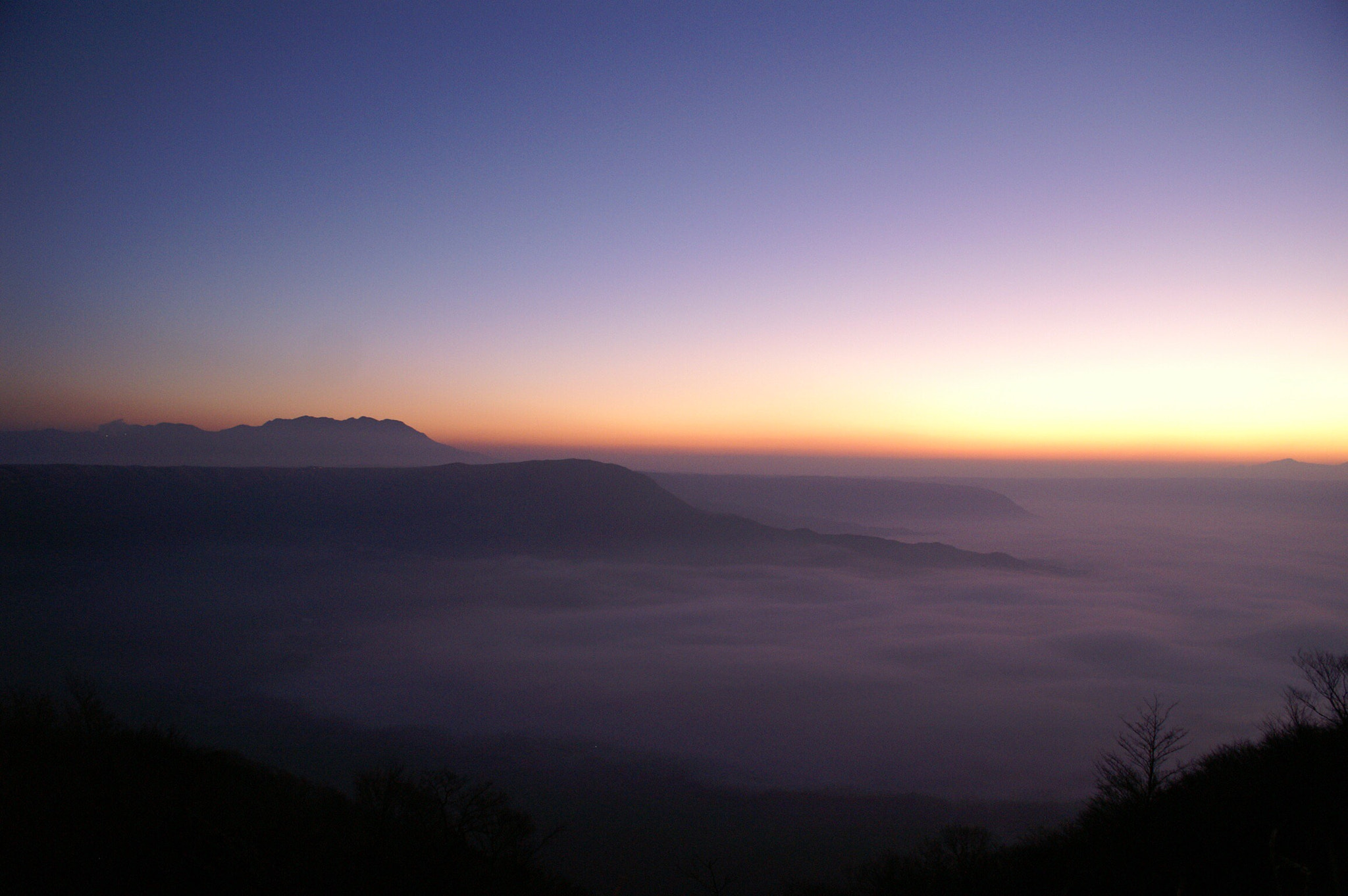 KONICA MINOLTA ALPHA SWEET DIGITAL sample photo. Sea of clouds photography