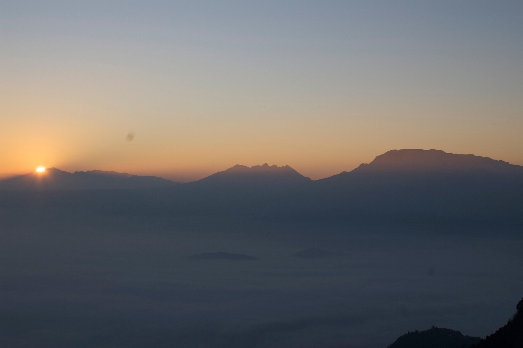 KONICA MINOLTA ALPHA SWEET DIGITAL sample photo. Sea of clouds & sunrise photography