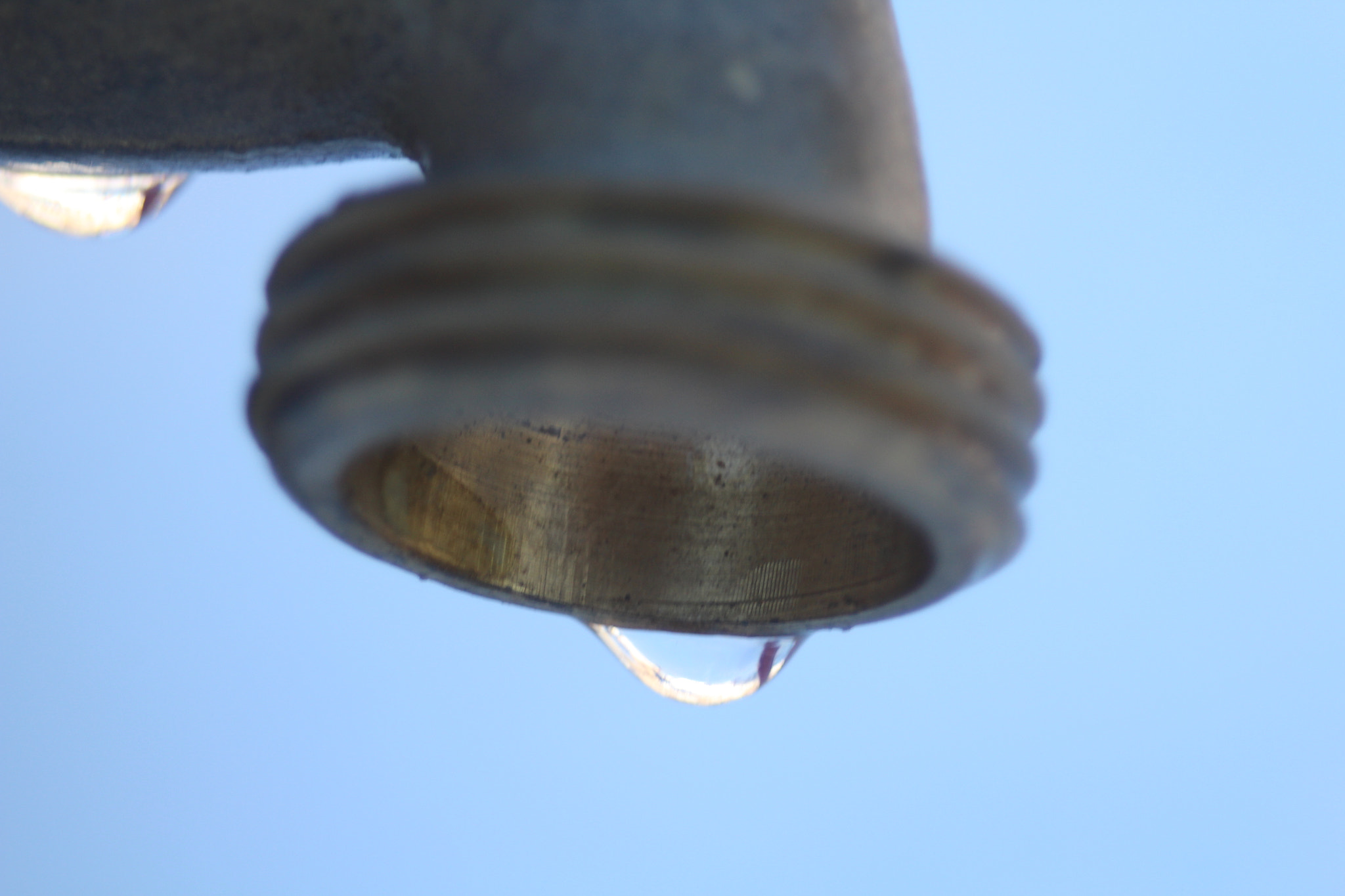 Canon EF 35-80mm f/4-5.6 sample photo. Last drop photography