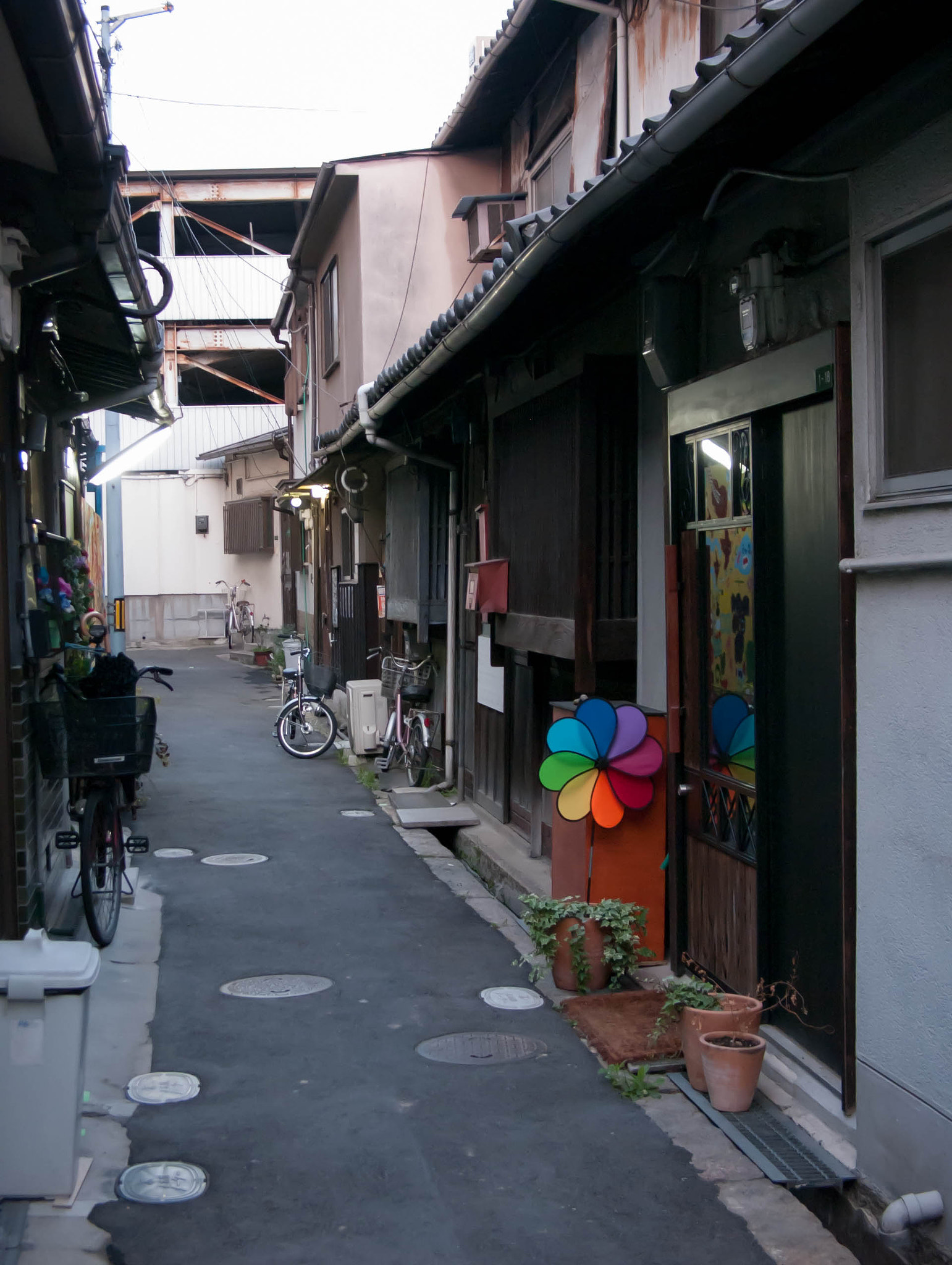 Panasonic DMC-LC1 sample photo. Alley of nakazaki-chou,osaka photography