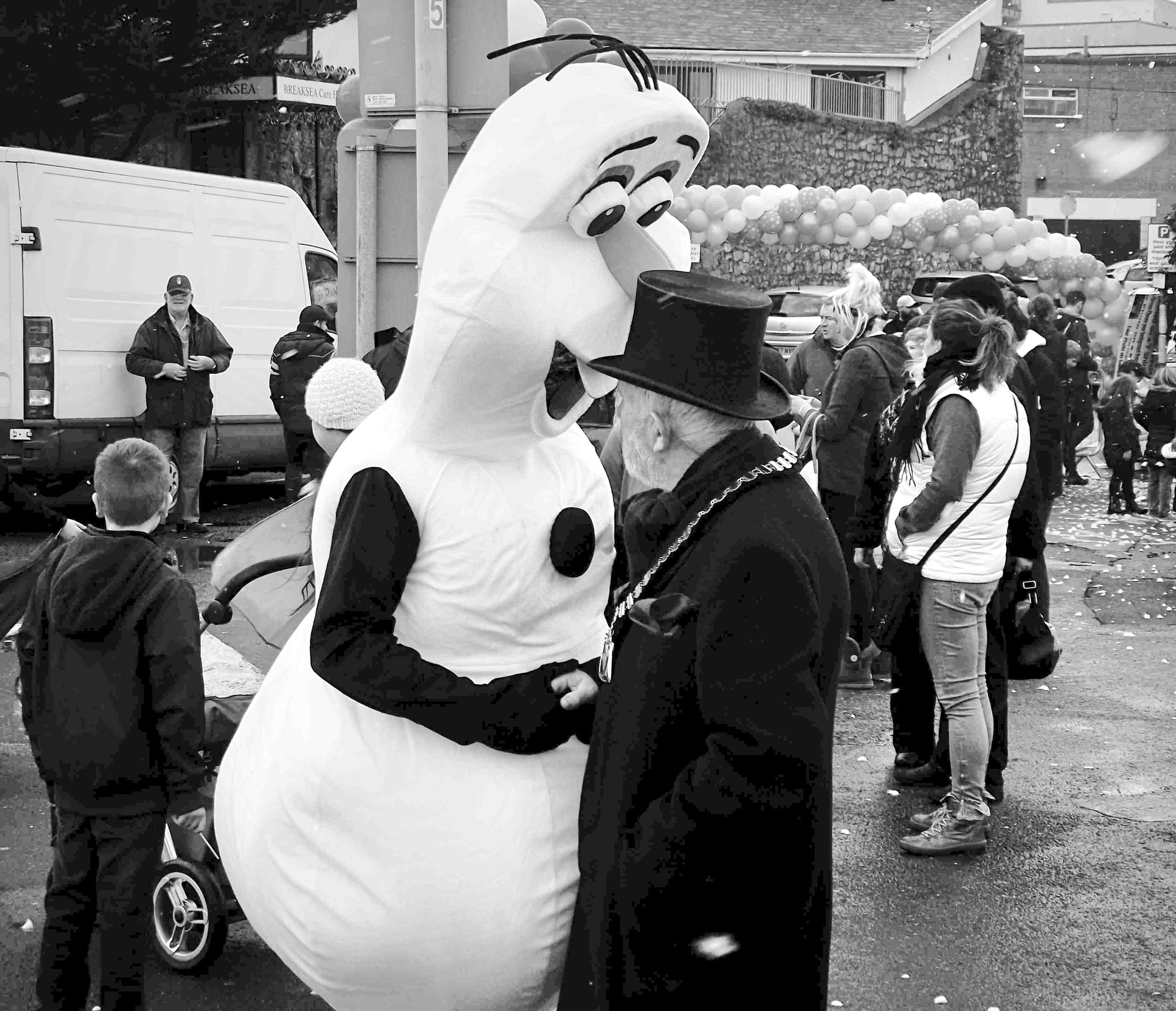 Fujifilm FinePix S1730 sample photo. 06-12-15 - when olaf met the lord mayor - porthcaw photography