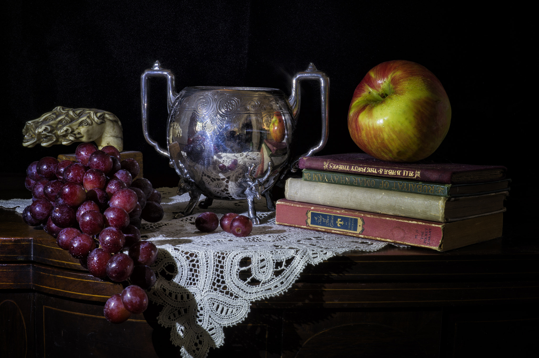 Sony SLT-A57 + Sony DT 35mm F1.8 SAM sample photo. Book table photography