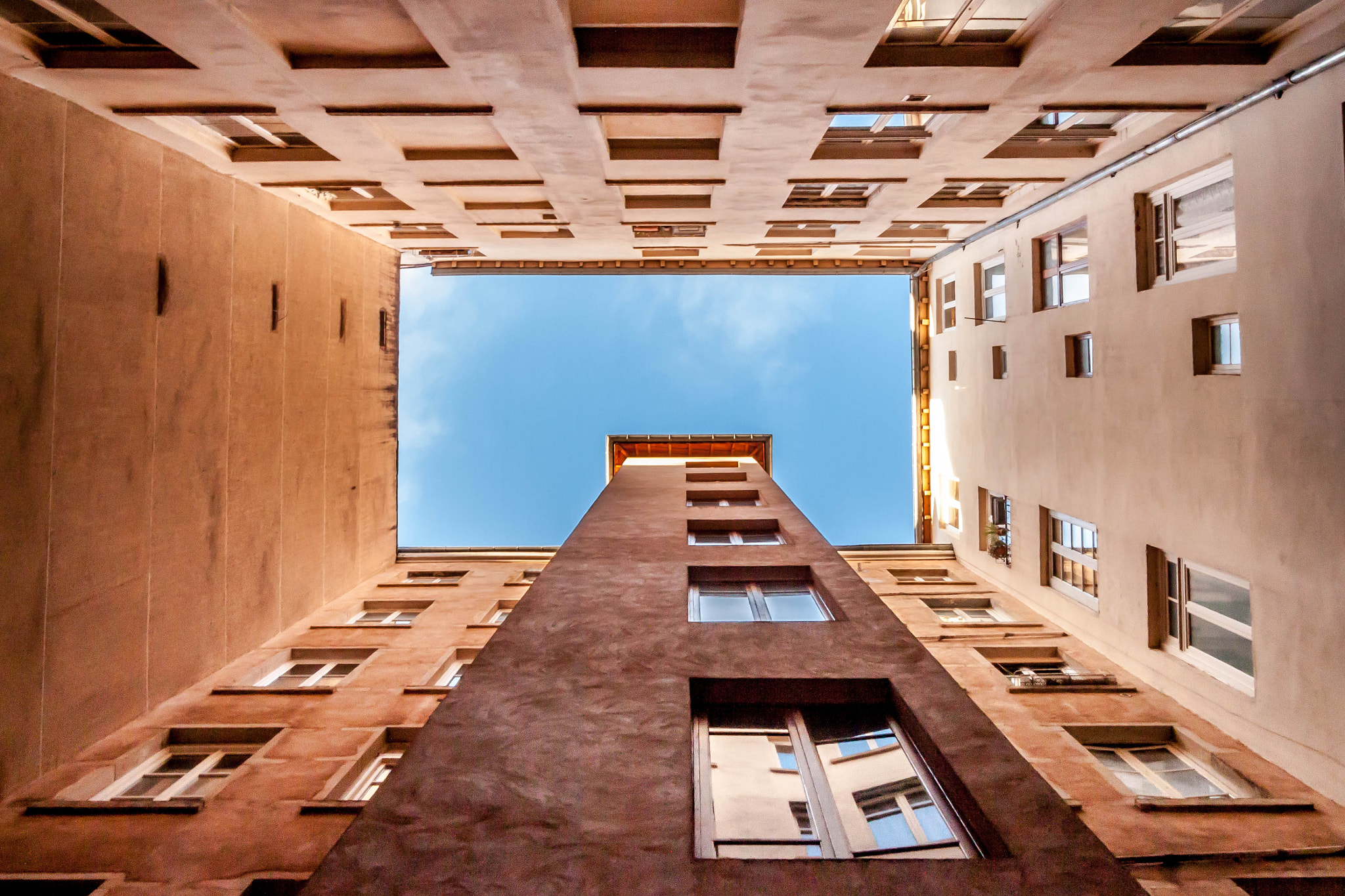 Canon EF-S 10-18mm F4.5–5.6 IS STM sample photo. Dans la traboule... photography