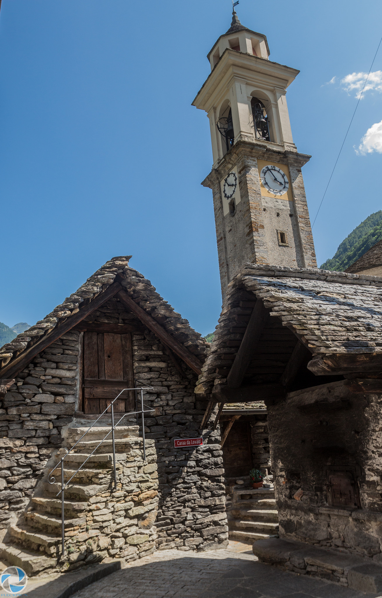 Canon EOS 650D (EOS Rebel T4i / EOS Kiss X6i) + Canon EF 16-35mm F2.8L USM sample photo. Locarno church photography