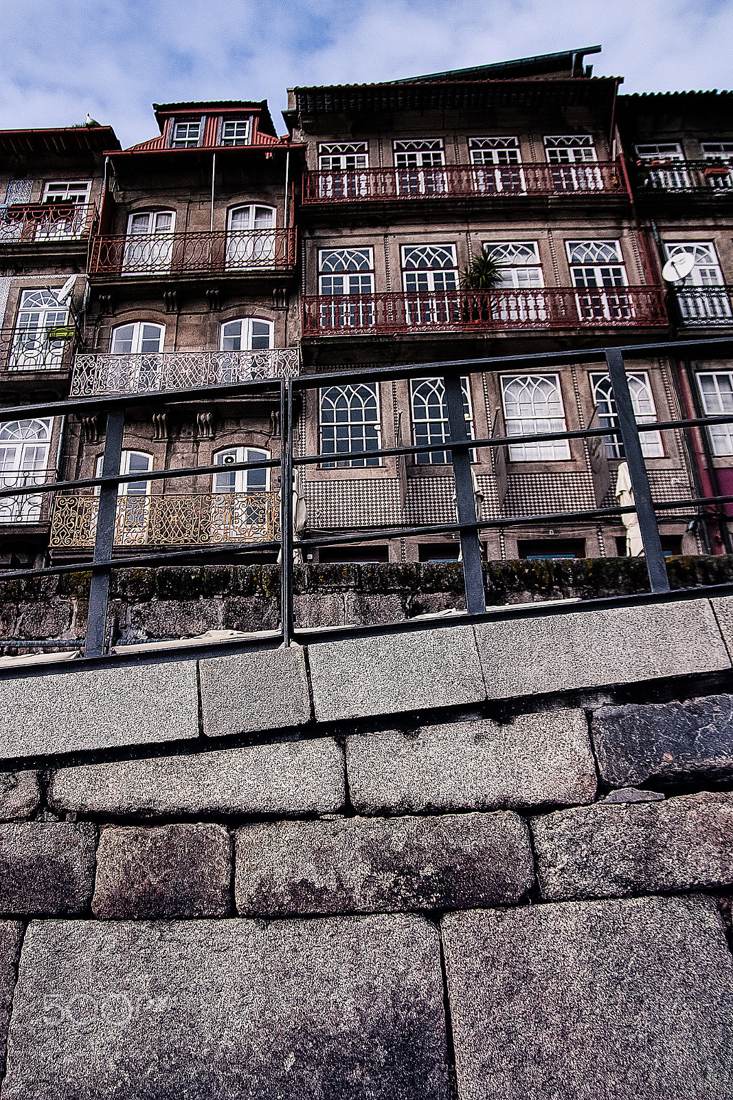 Canon EOS 450D (EOS Rebel XSi / EOS Kiss X2) + Sigma 18-50mm f/2.8 Macro sample photo. Oporto architecture photography