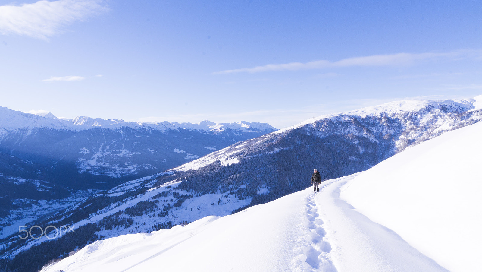 Sony Vario-Tessar T* E 16-70mm F4 ZA OSS sample photo. Winter touring photography
