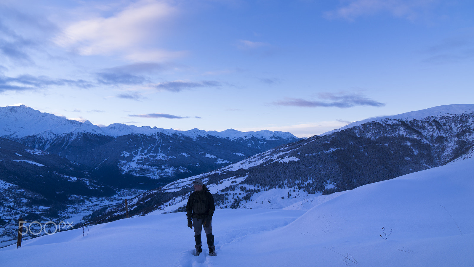 Sony a7R II + Sony Vario-Tessar T* E 16-70mm F4 ZA OSS sample photo. Winter touring photography