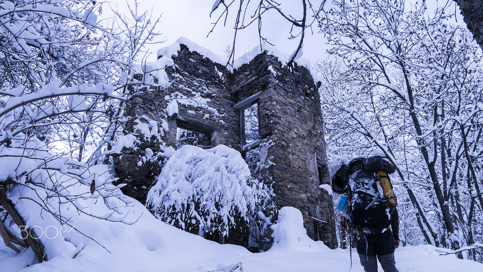 Sony Vario-Tessar T* E 16-70mm F4 ZA OSS sample photo. Winter touring photography