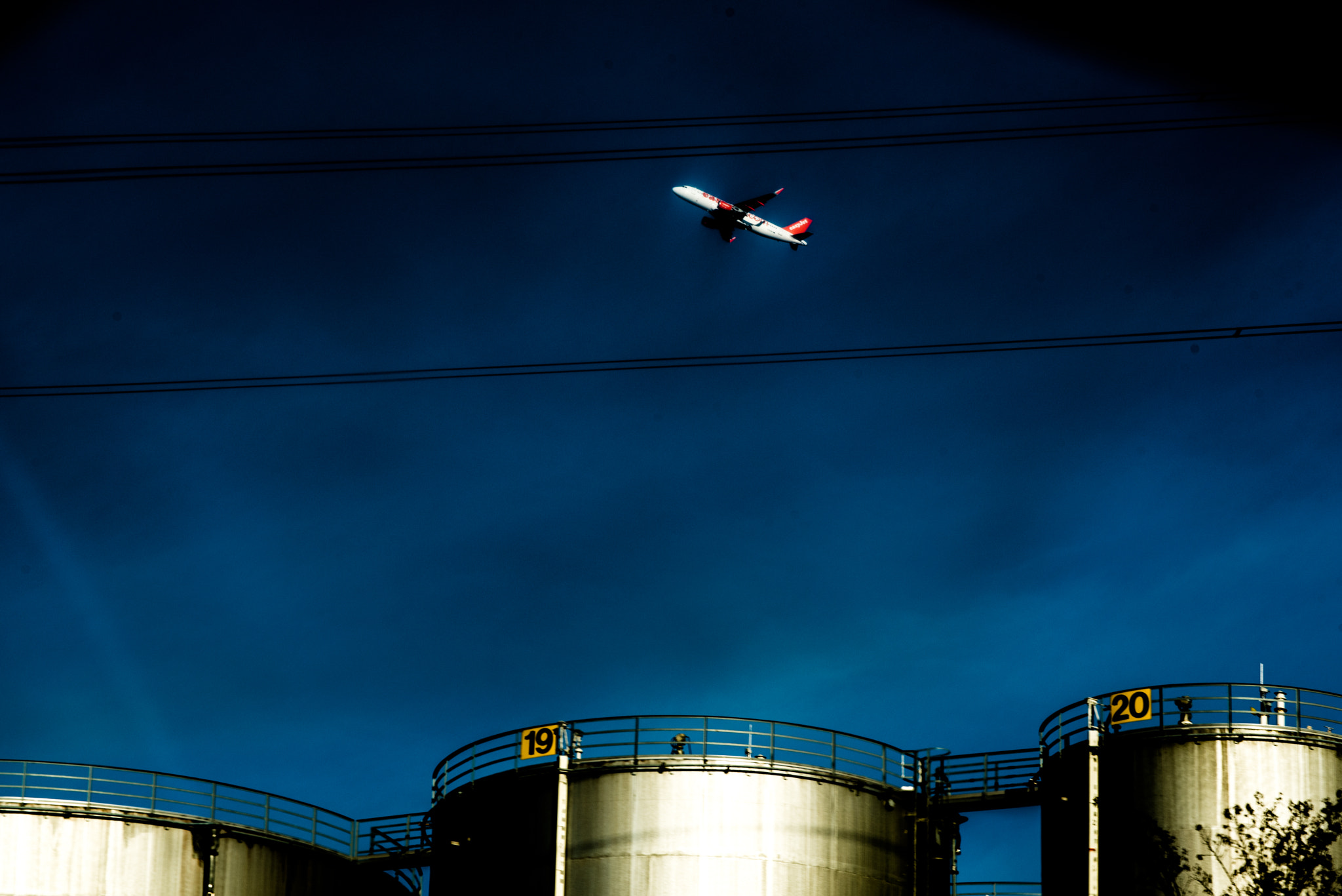 ZEISS Apo Sonnar T* 135mm F2 sample photo. Escape photography