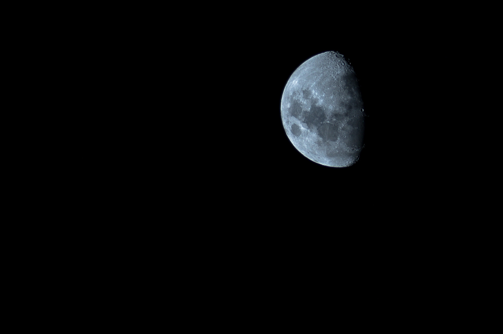 Tokina 70-210mm F4-5.6 sample photo. Typical moon shot :) photography