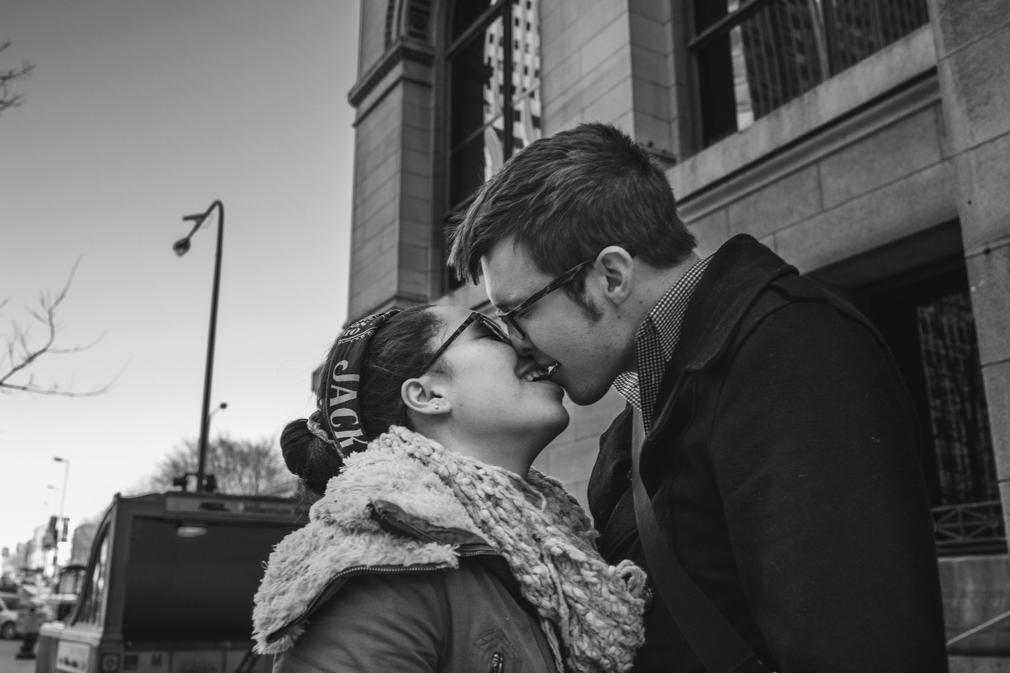 Canon EF 35mm F1.4L II USM sample photo. Fall in love in chicago photography