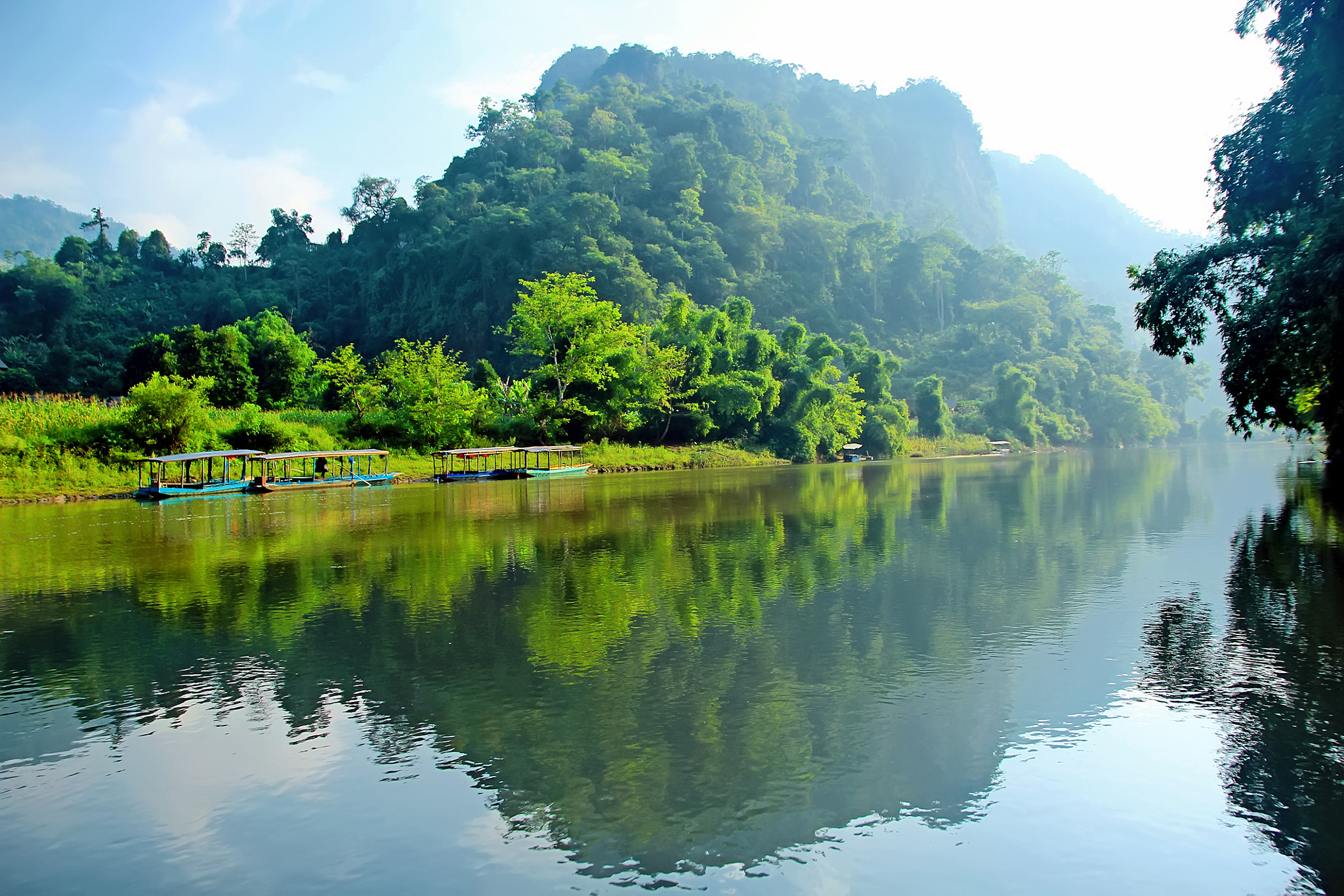 Canon EOS 550D (EOS Rebel T2i / EOS Kiss X4) sample photo. Sunlight on the lake photography