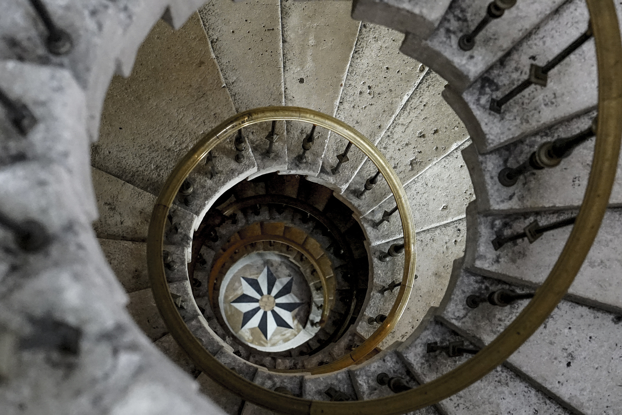 E 50mm F1.8 OSS sample photo. Spiraling down... photography