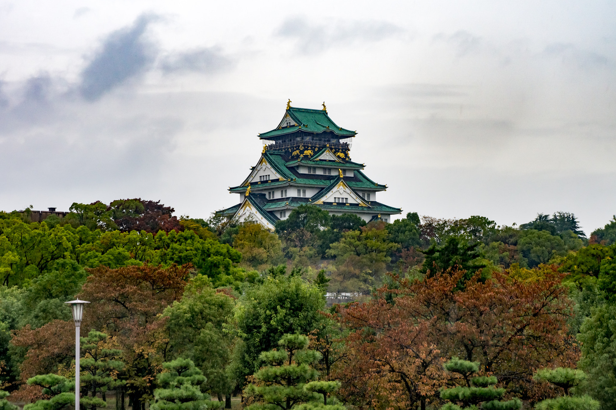 Sony a5100 + Sony E 18-55mm F3.5-5.6 OSS sample photo. Osaka castle photography