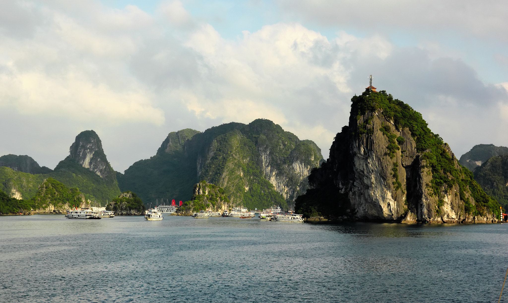 Canon EOS 550D (EOS Rebel T2i / EOS Kiss X4) sample photo. Titop island, halong bay, vietnam photography