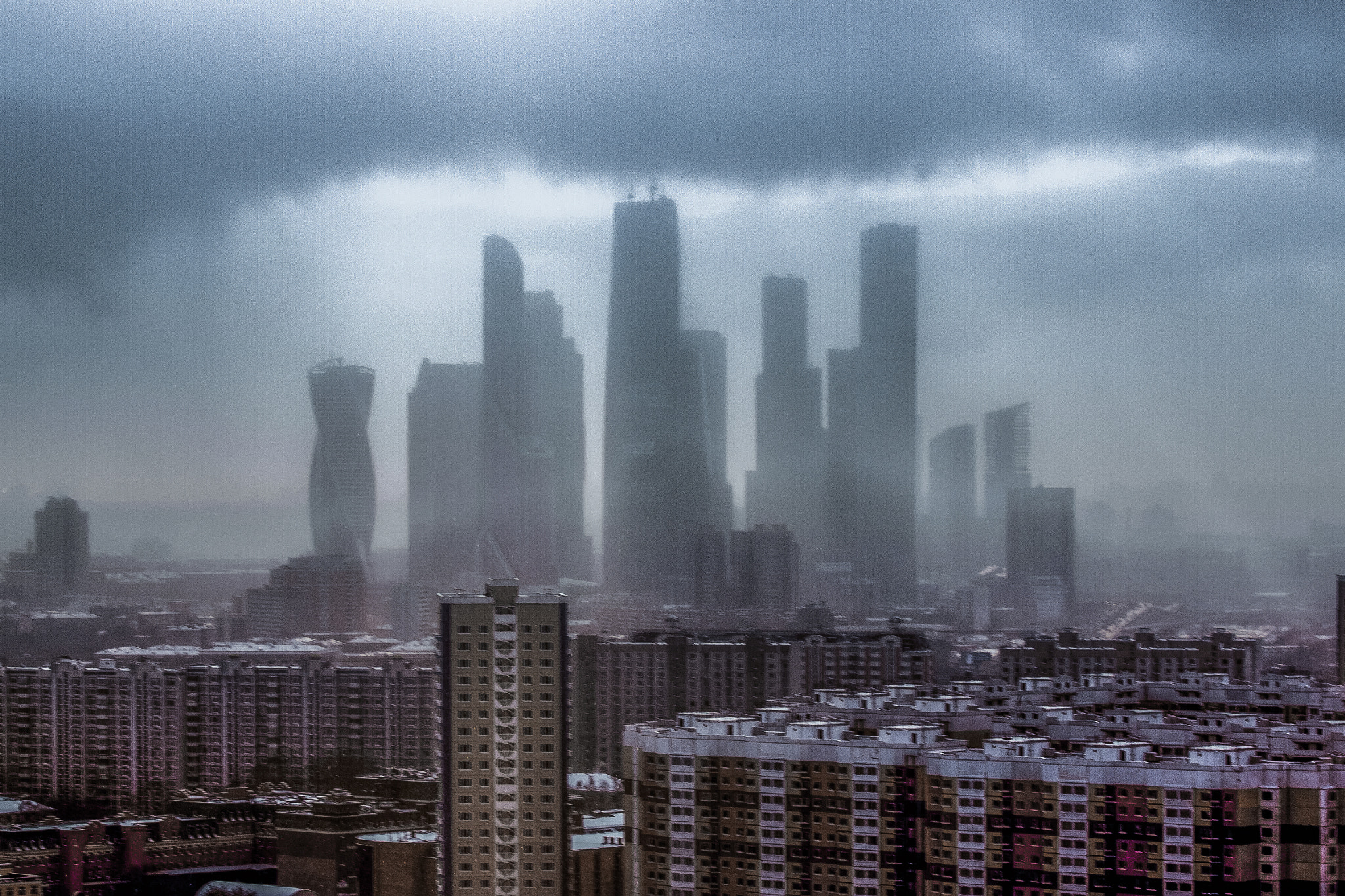 Canon EF 70-200mm F2.8L USM sample photo. Foggy downtown moscow photography