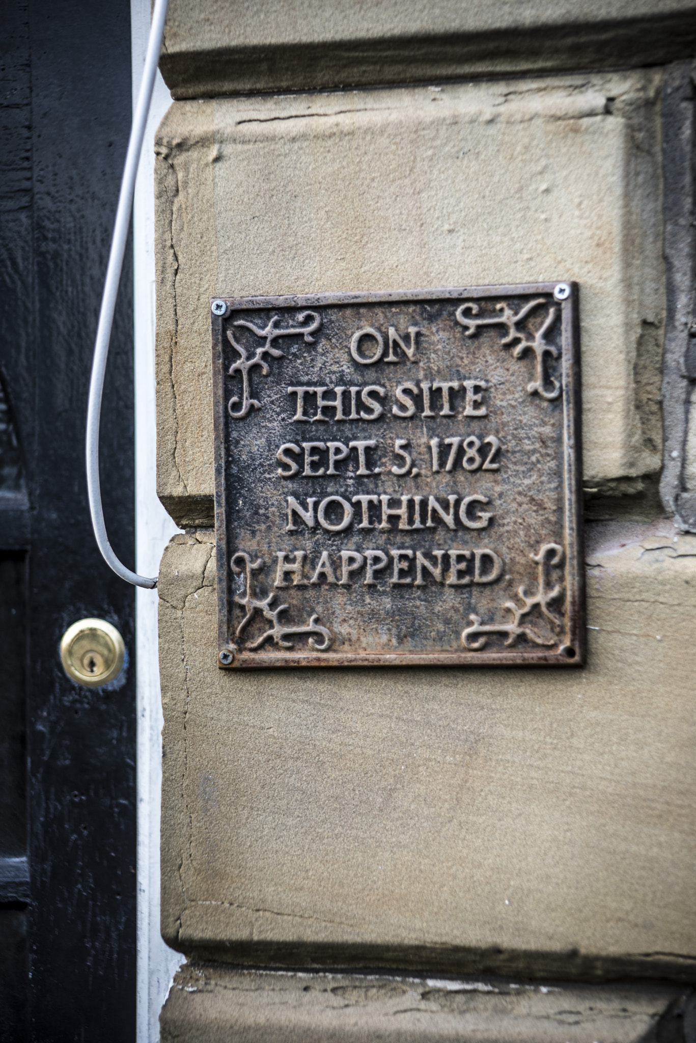 AF Zoom-Nikkor 35-105mm f/3.5-4.5 sample photo. Important historic plaque photography