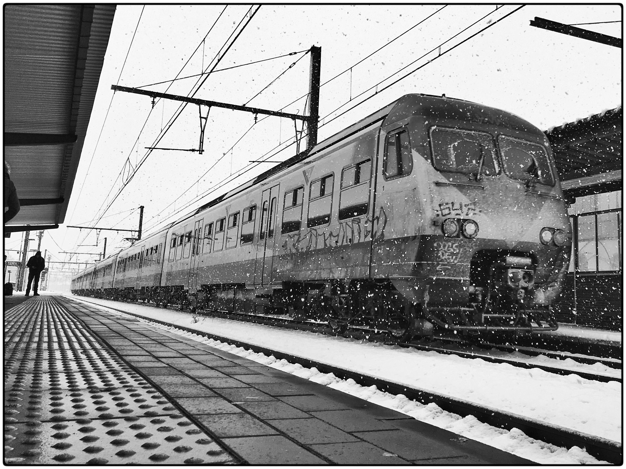 Jag.gr 645 PRO Mk III for iOS sample photo. Train in tienen - belgium photography