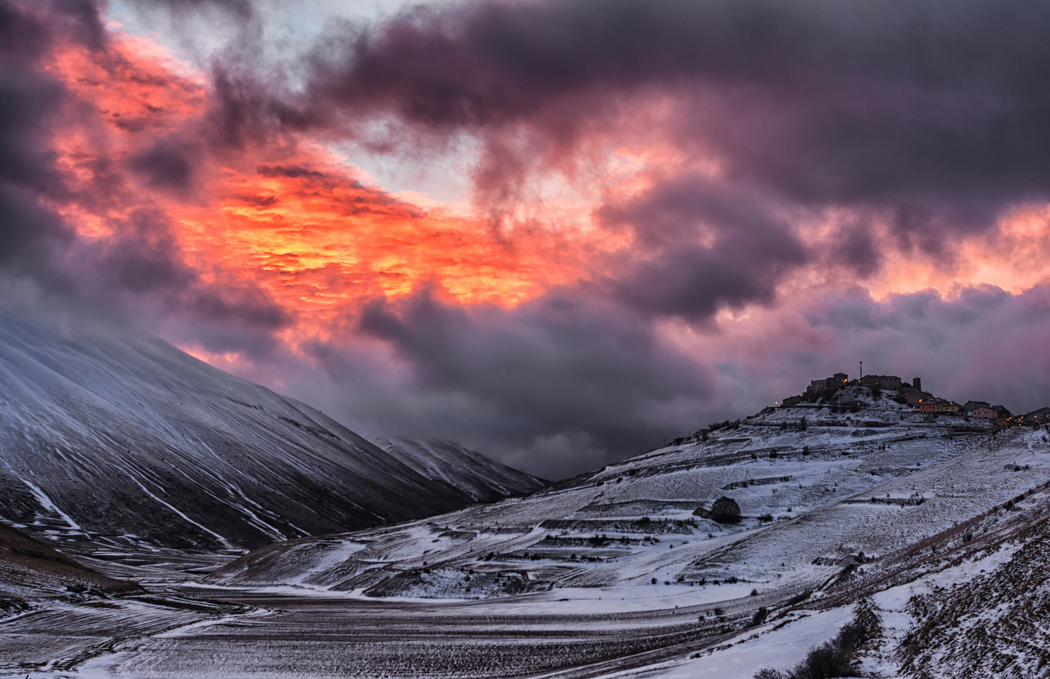 Nikon D7100 + AF Nikkor 28mm f/2.8 sample photo. Alba di fuoco... photography