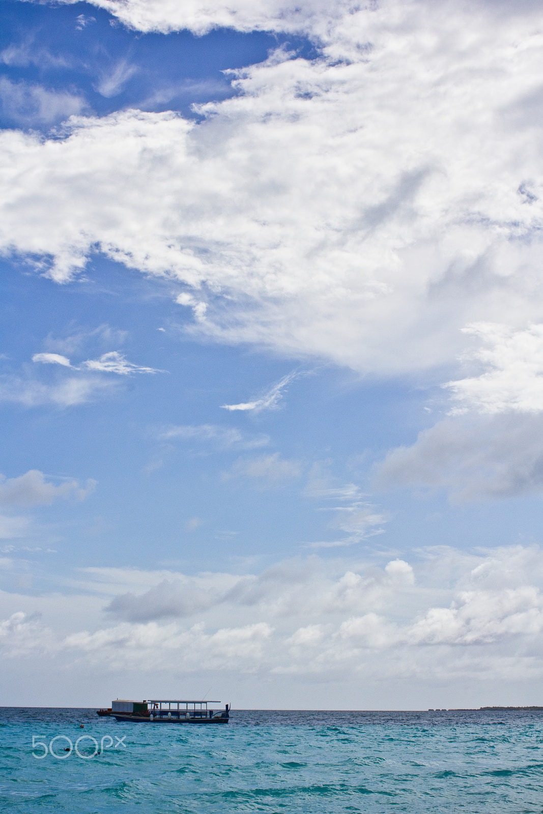 Canon EOS 60D + Canon EF 35mm F1.4L USM sample photo. Maldives island kuramathi photography