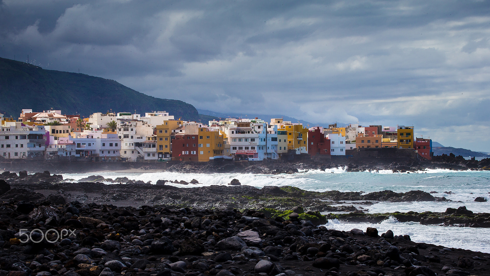 Canon EF 70-300mm F4-5.6L IS USM sample photo. Puerto de la cruz colorful housing photography